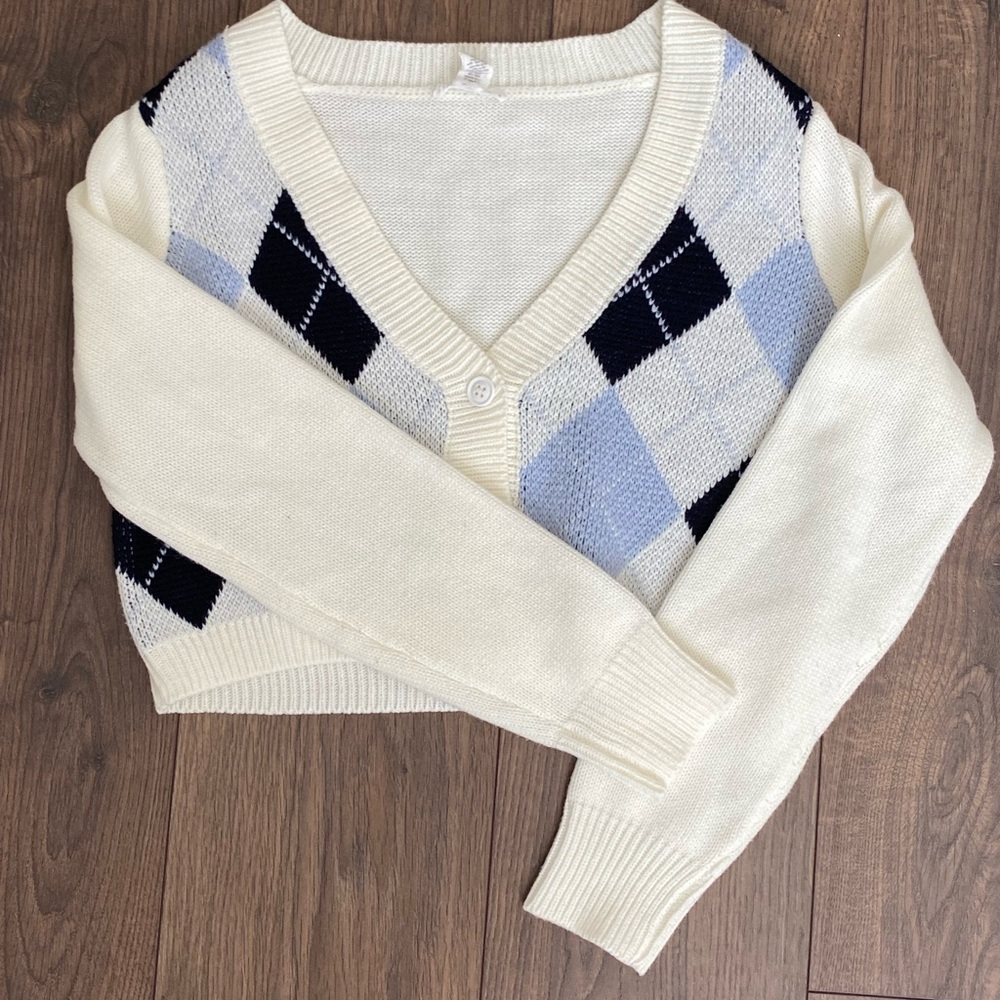 Full Tilt White and Blue Cropped Argyle Cardigan - Picture 4 of 8